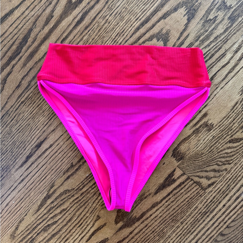 Beach Riot Colorblock Emmy Bikini bottom Medium, in fuchsia red neon pink